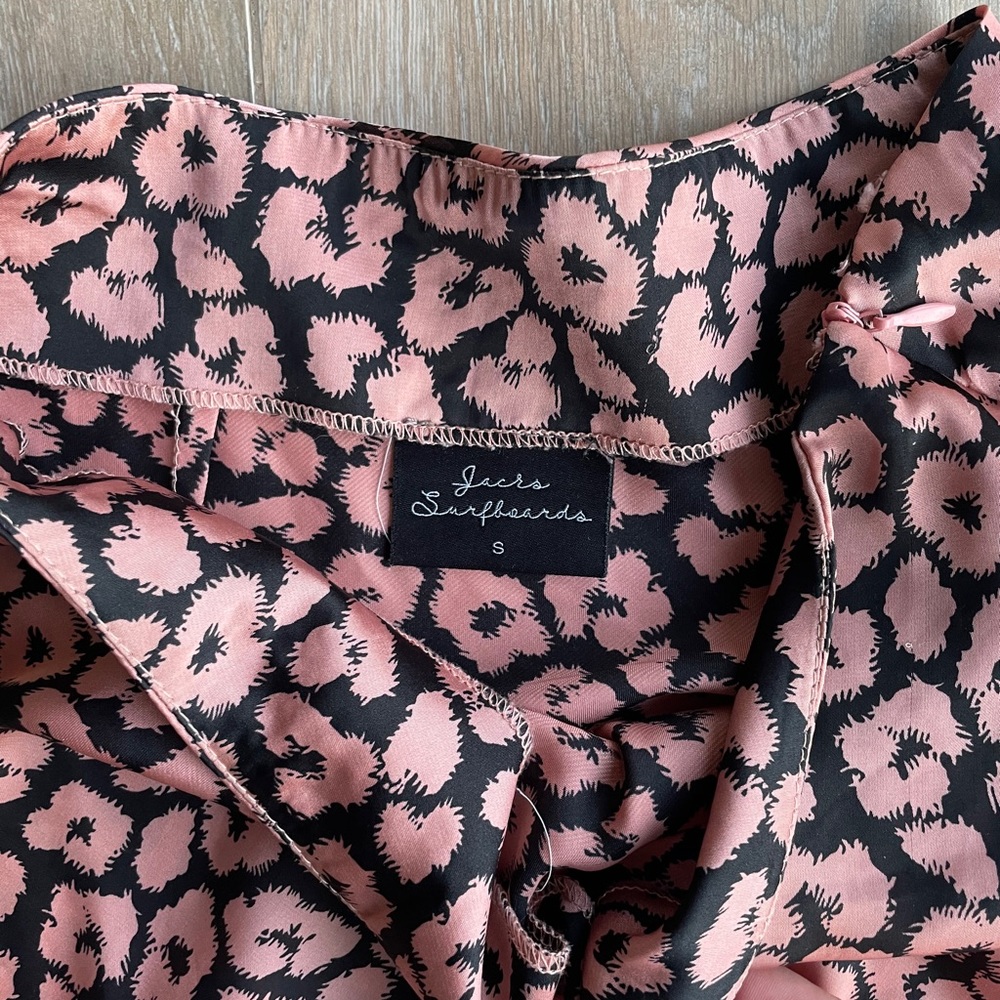 Beautiful silky leopard midi skirt